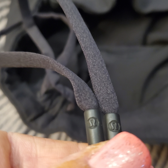 Men's Lg Lululemon pants - Picture 3 of 4